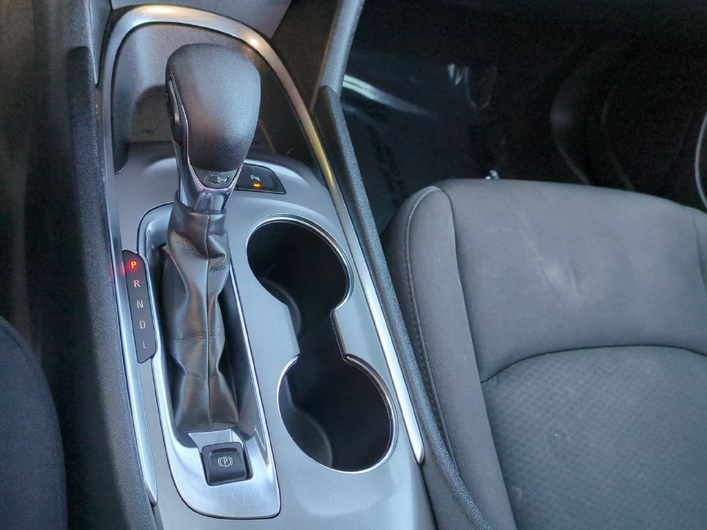 Used 2023 SUMMIT WHITE Chevrolet LT image 19