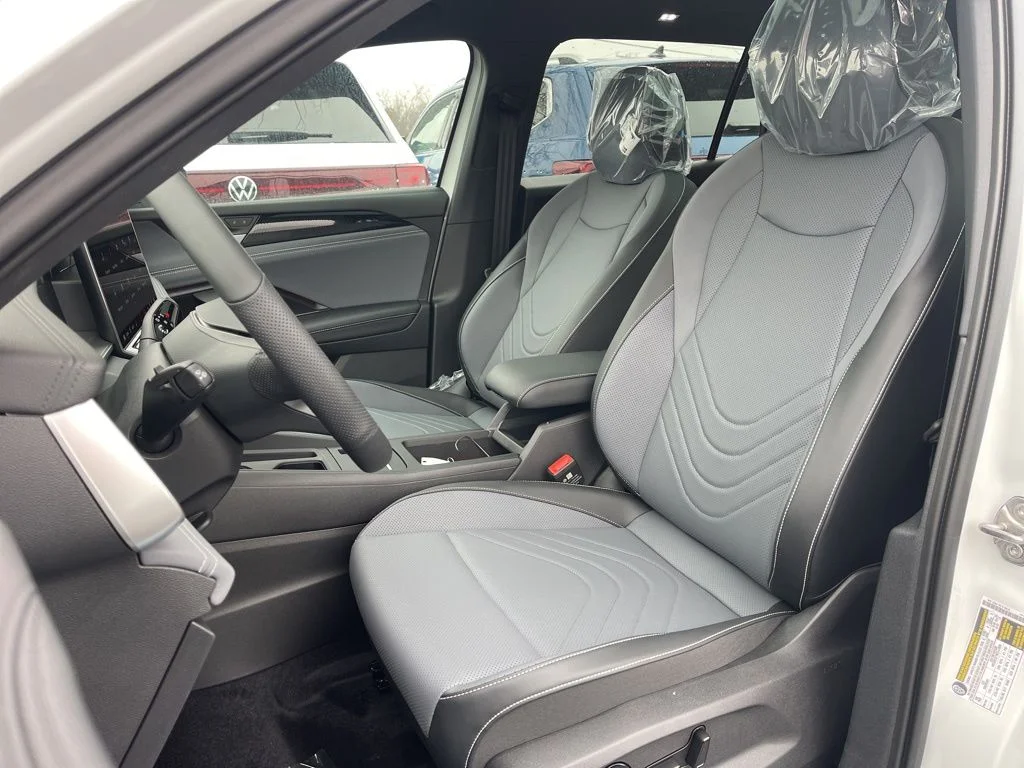 New 2026 Opal White Pearl Volkswagen 2.0T SE R-Line Black image 17