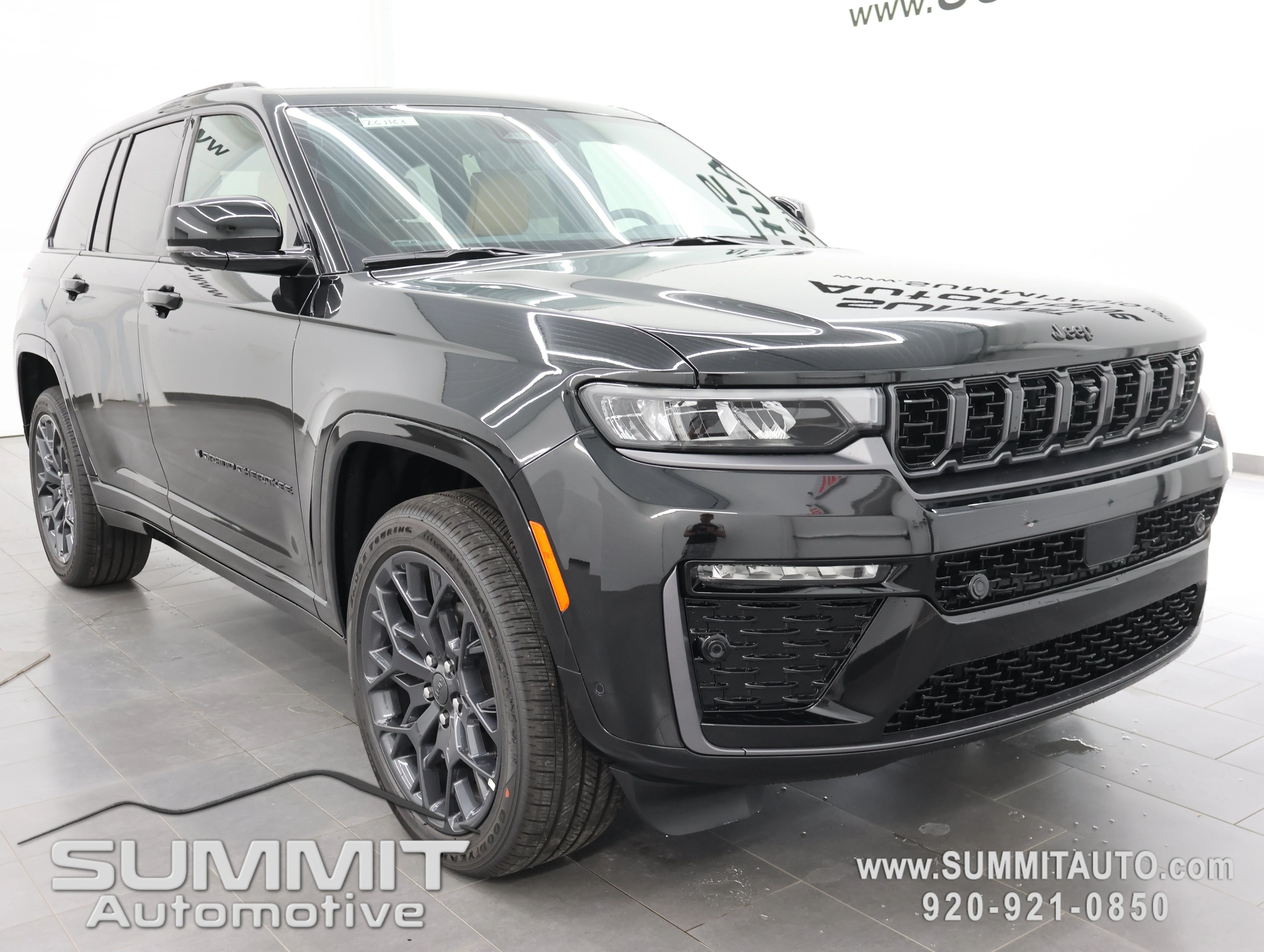 New 2026 Diamond Black Crystal Pearl-Coat Exterior Paint Jeep Summit image 2