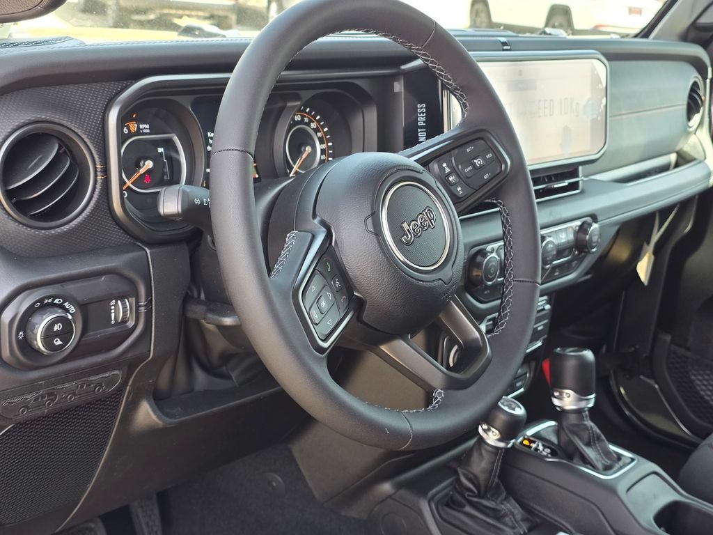New 2026 Granite Crystal Metallic Clear-Coat Exterior Paint Jeep Mojave image 7