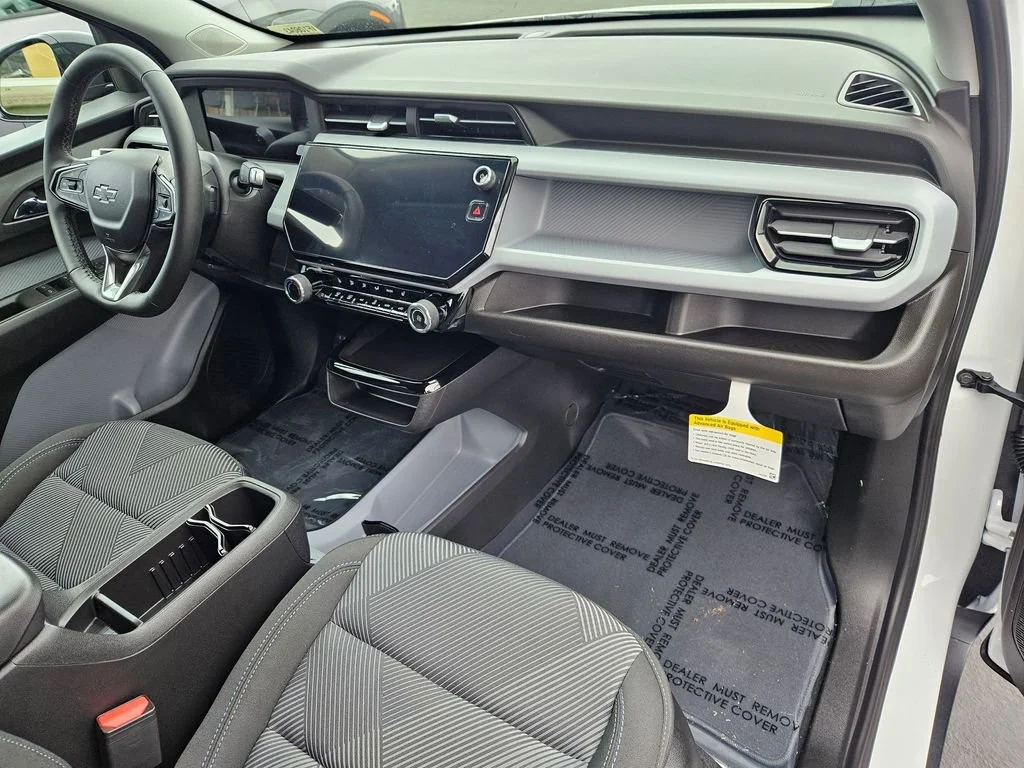 New 2027 Summit White Chevrolet LT image 30
