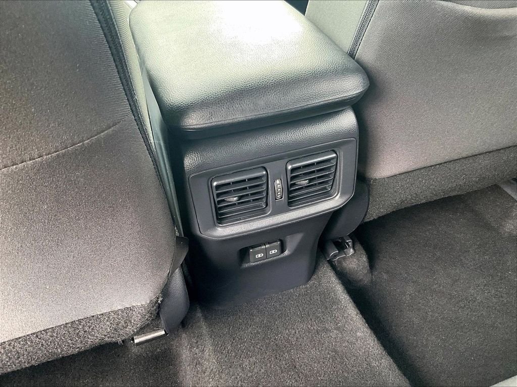 Used 2025  Toyota XLE image 28
