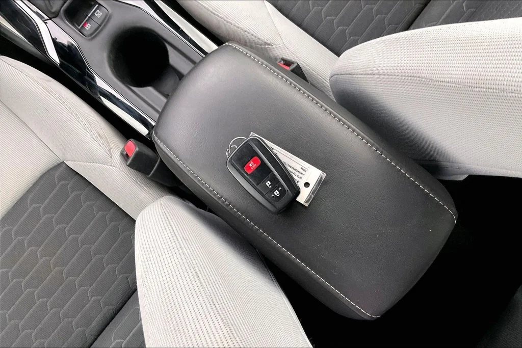 Used 2019 White Toyota SE image 14