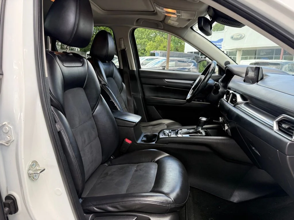 Used 2017 White Mazda Touring image 30