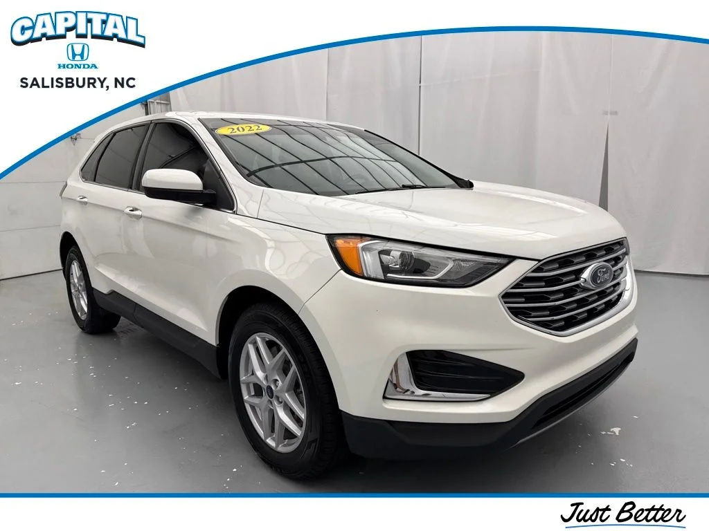 Used 2022 White Ford SEL image 1