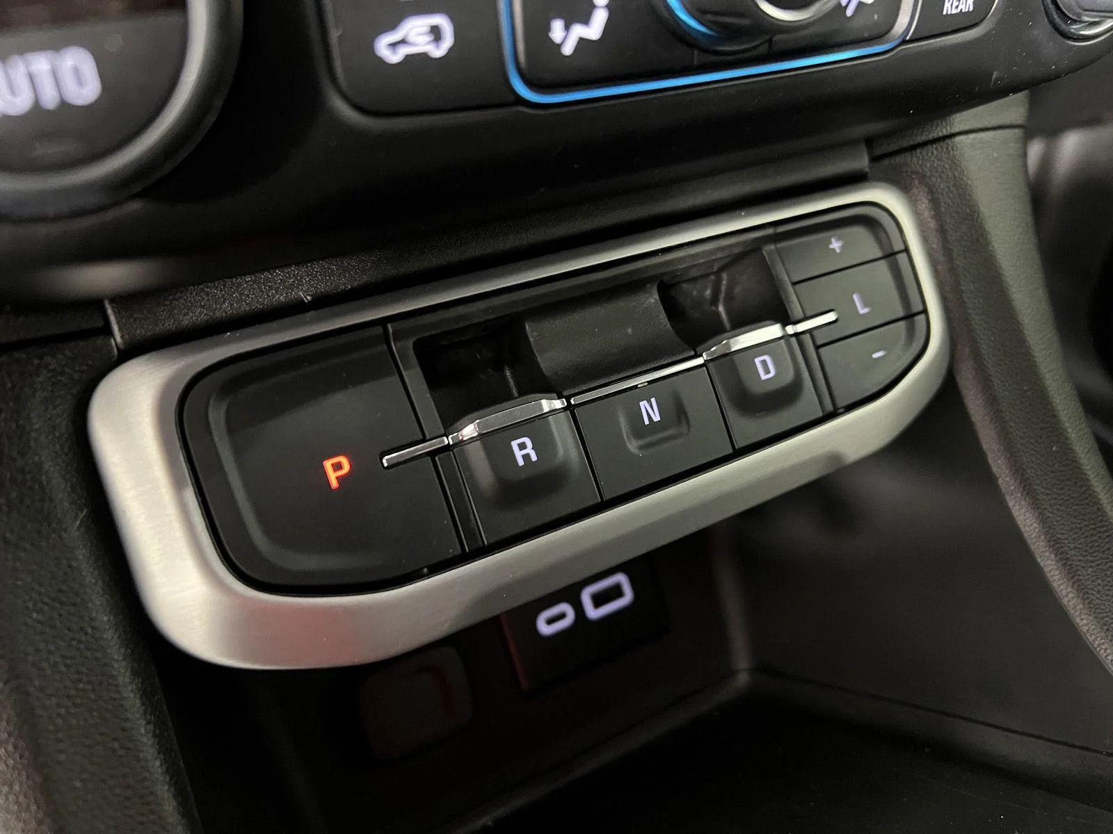 Used 2023 Ebony Twilight Metallic GMC SLE image 19