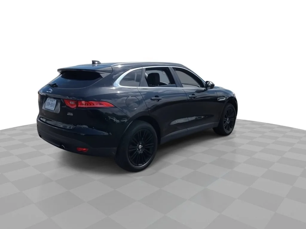 Used 2019 Black Jaguar 30t Portfolio image 8