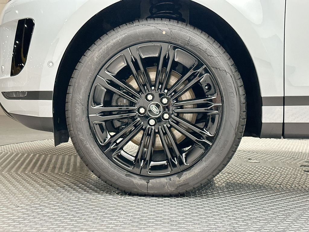 New 2026 Arroios Grey Metallic Land Rover S image 5
