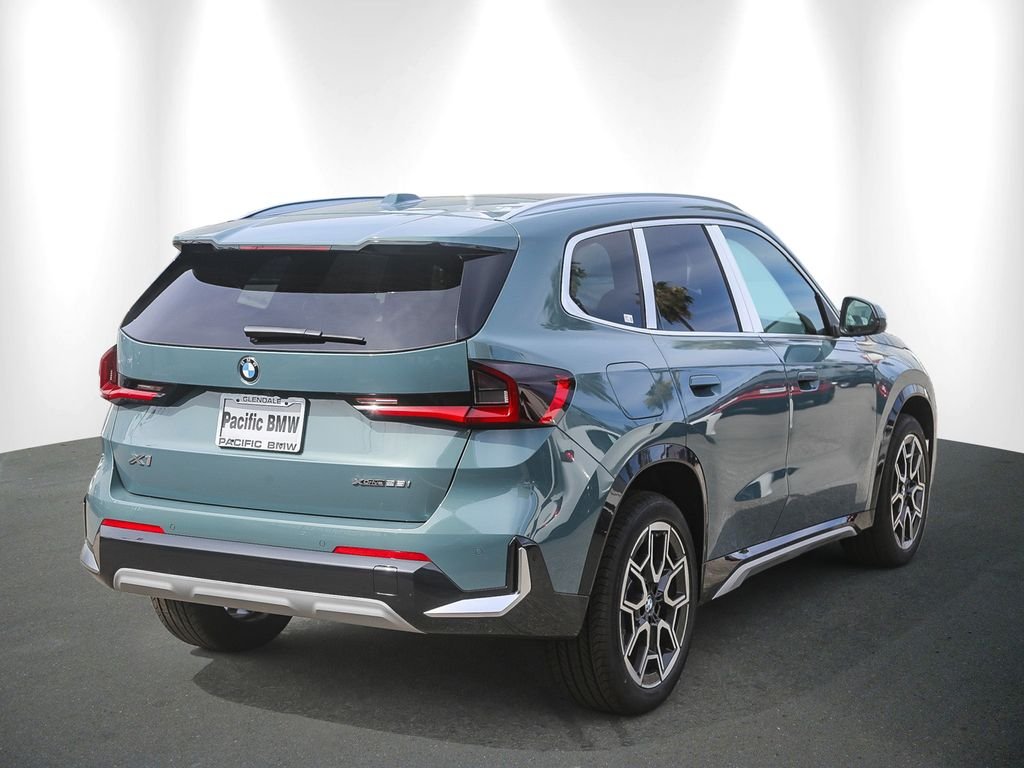 New 2026 Cape York Green Metallic BMW xDrive28i image 6