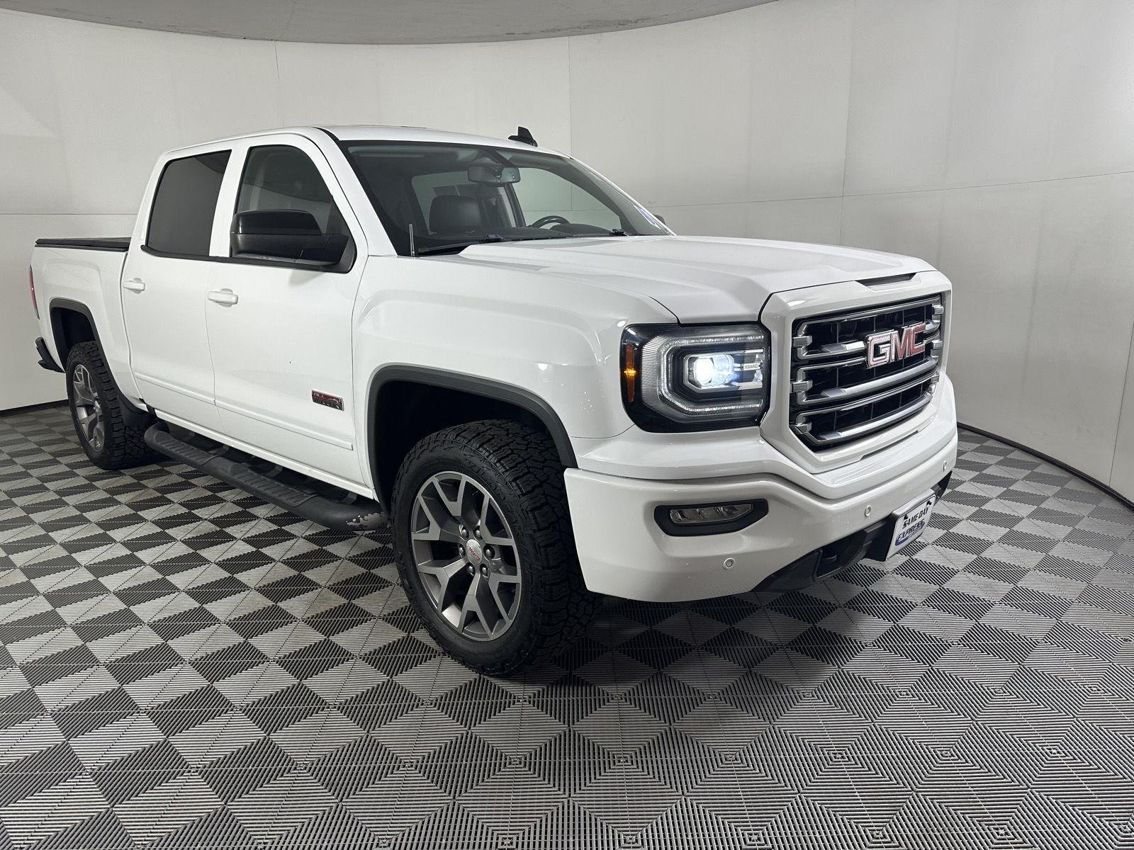 Used 2018 Summit White GMC SLT image 25