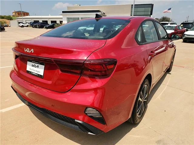 Used 2024 Currant Red KIA LXS (IVT) image 4