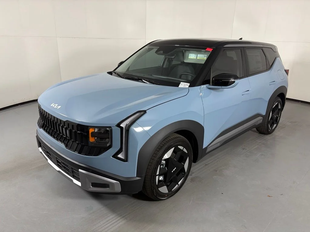 New 2027 Frost Blue / Black Roof Kia S image 4