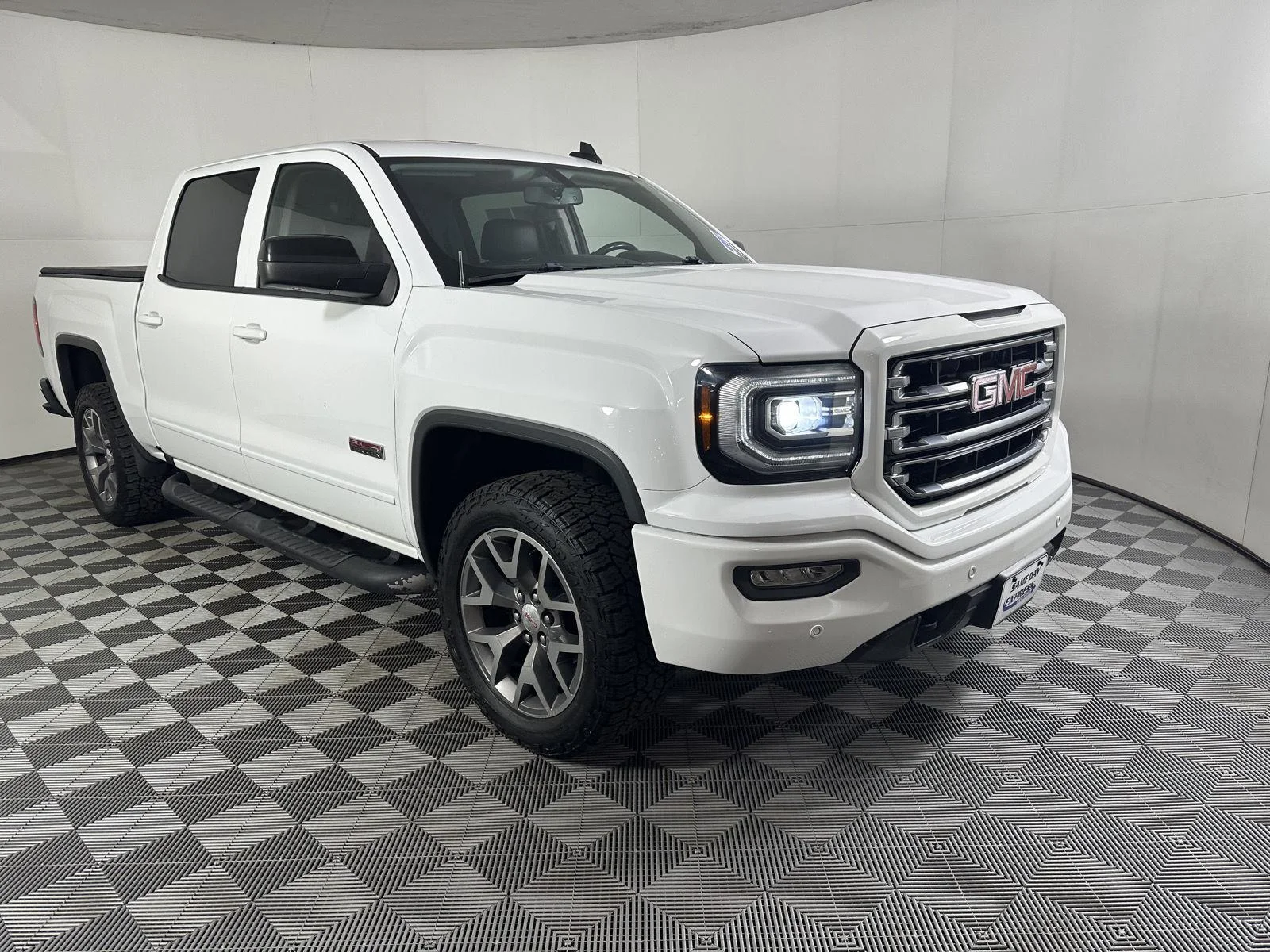 Used 2018 Summit White GMC SLT image 25