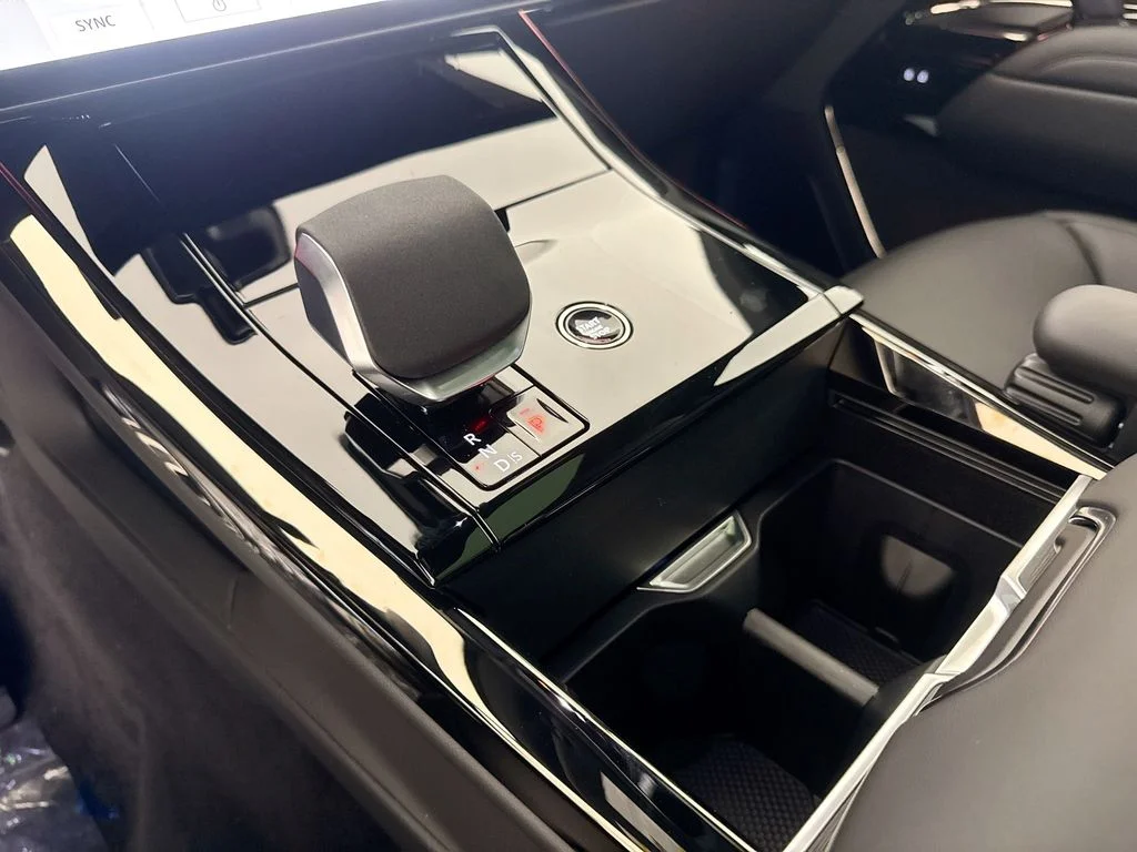 New 2026 Carpathian Grey Land Rover Dynamic SE image 17