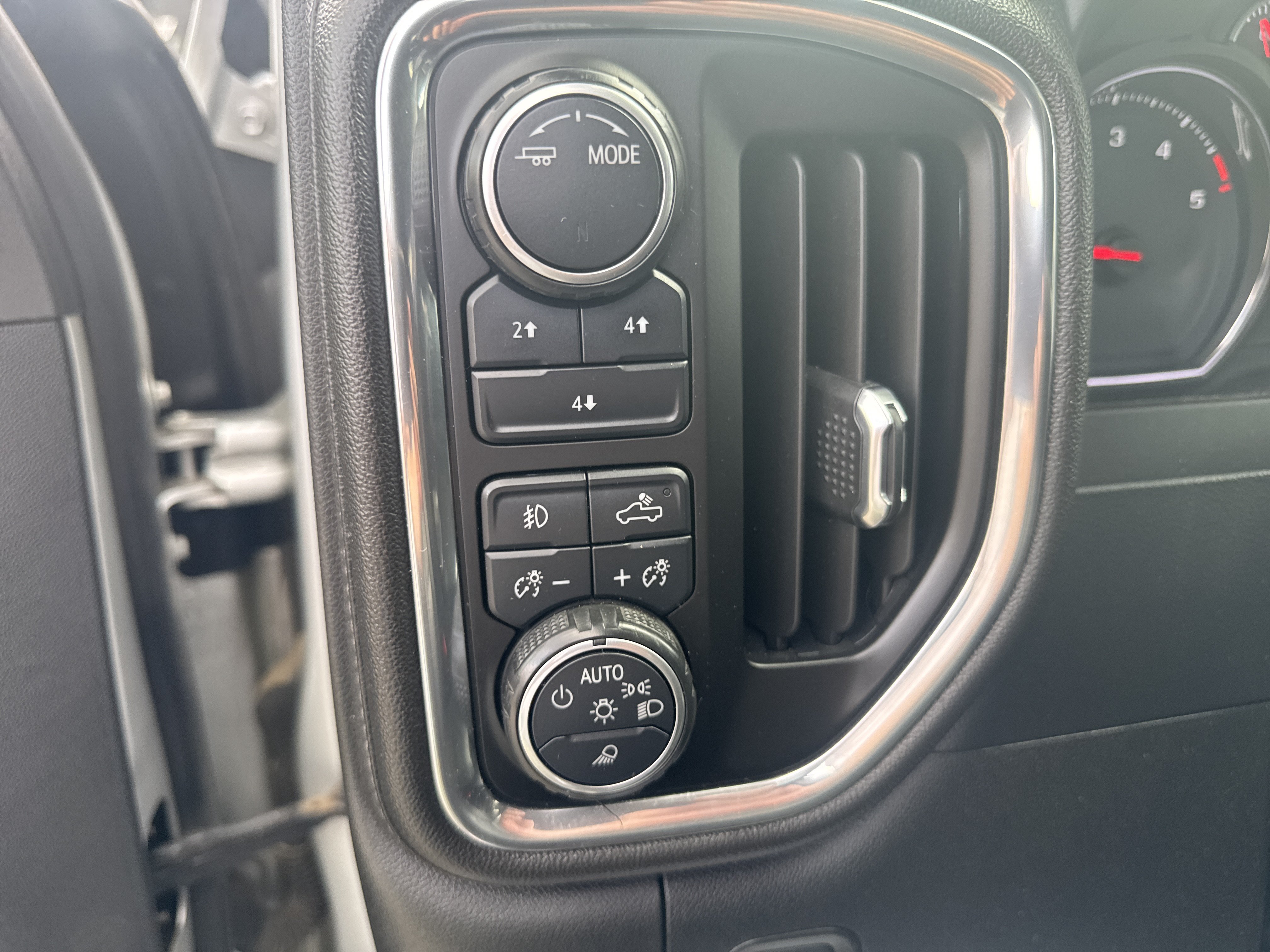 Used 2020 Silver Ice Metallic Chevrolet LT image 18