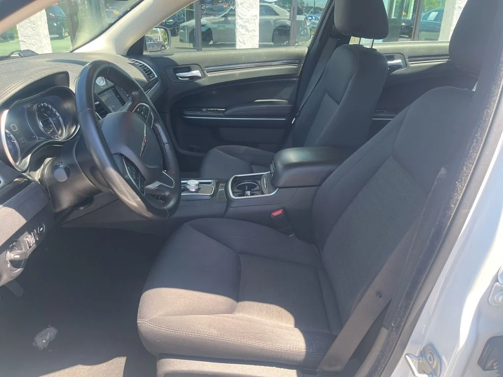 Used 2021 White Chrysler Touring image 10