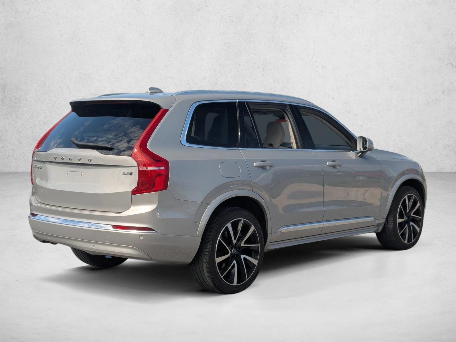 Used 2023 Silver Dawn Metallic Volvo Plus image 5