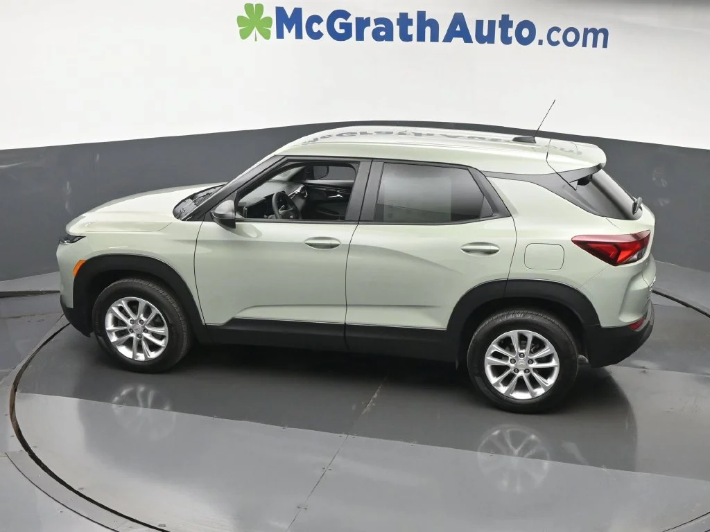 Used 2025 Green Chevrolet LS image 23