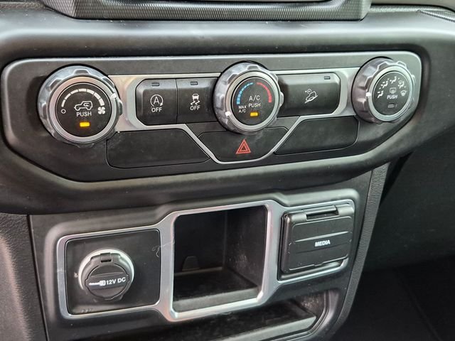Used 2021 Silver Jeep Unlimited Sport image 19