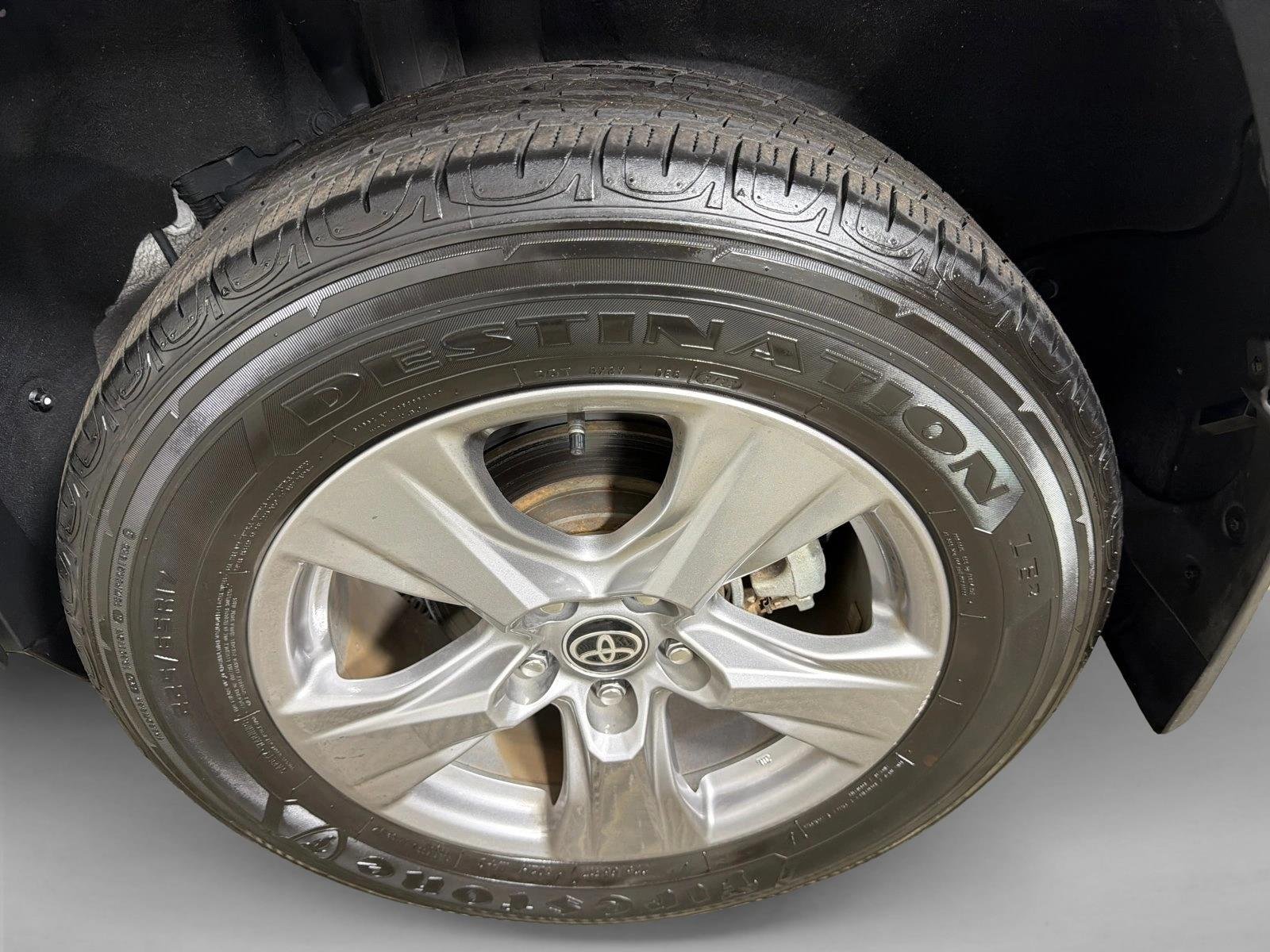 Certified Used 2024 Ice Cap Toyota Hybrid XLE image 21