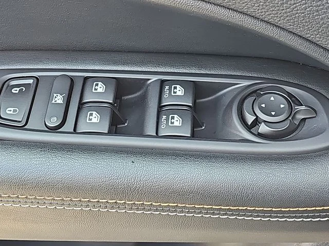 Used 2019 Black Jeep Latitude image 25