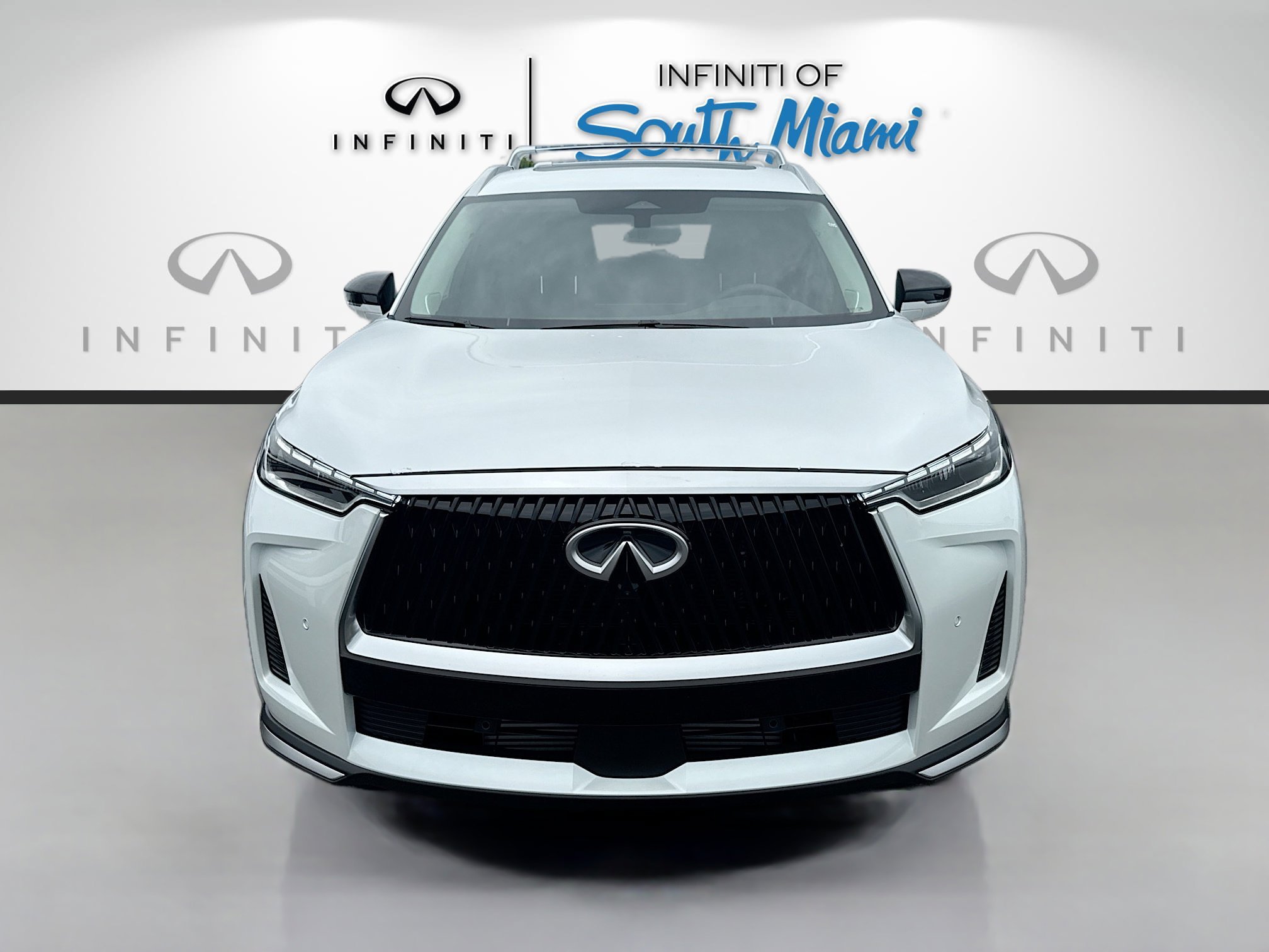 New 2027 RADIANT WHITE INFINITI Luxe FWD image 2