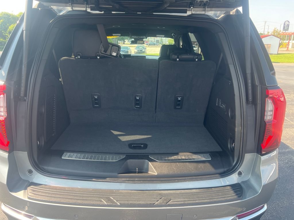 Used 2025 Silver GMC Denali image 27