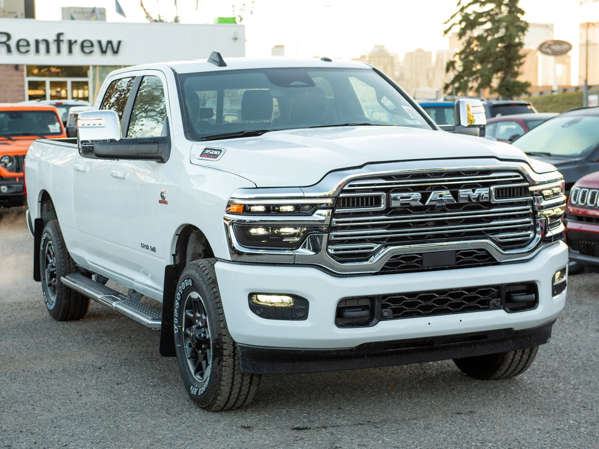 New 2026 White RAM Laramie* 4x4, Sunroof, Dual Wireless Charging Pad, Remote Start image 9