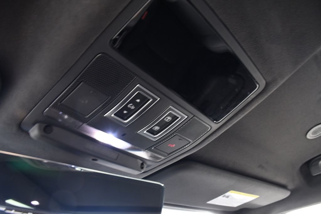 New 2026 Santorini Blk Land Rover V8 image 27