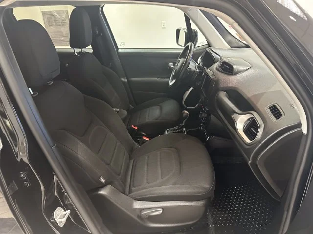 Used 2020 Black Jeep Latitude 4x4 image 6