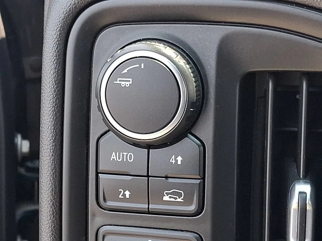 Used 2019 NORTHSKY BLUE METALLIC Chevrolet Custom image 25