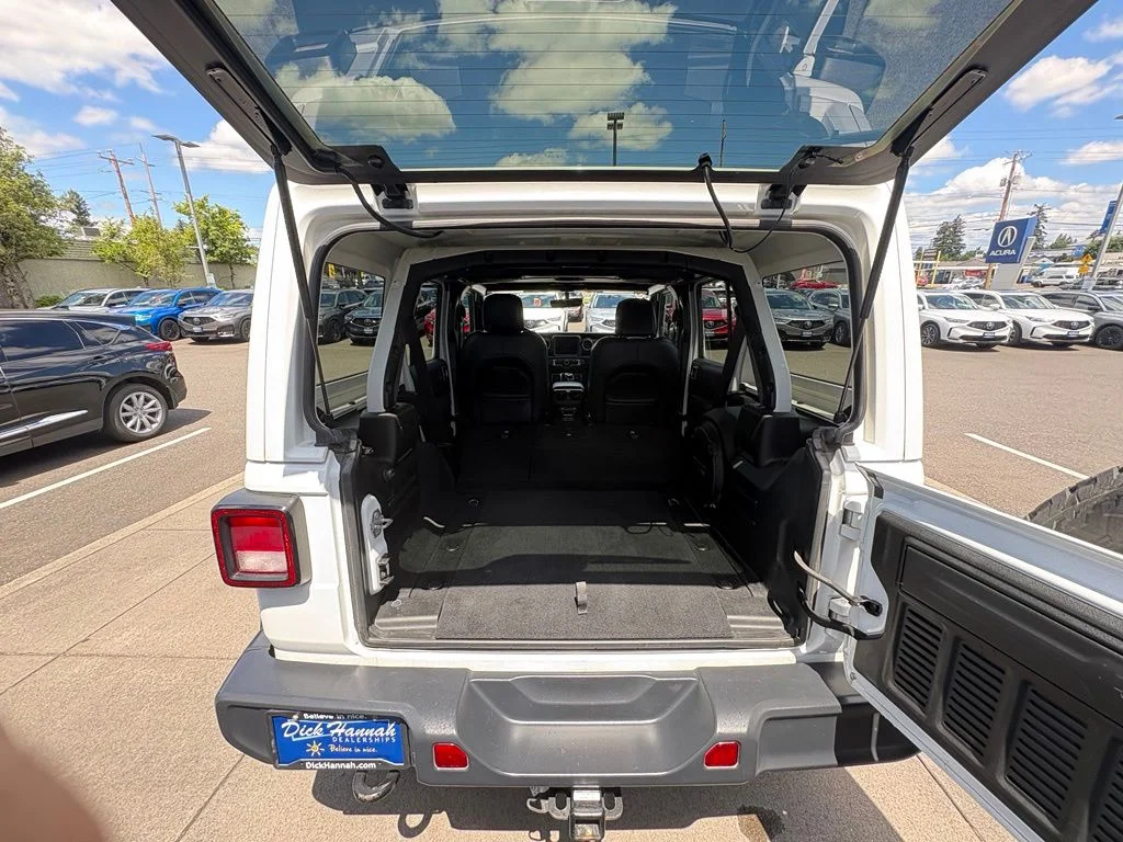 Used 2018 White Jeep Unlimited Sahara image 30