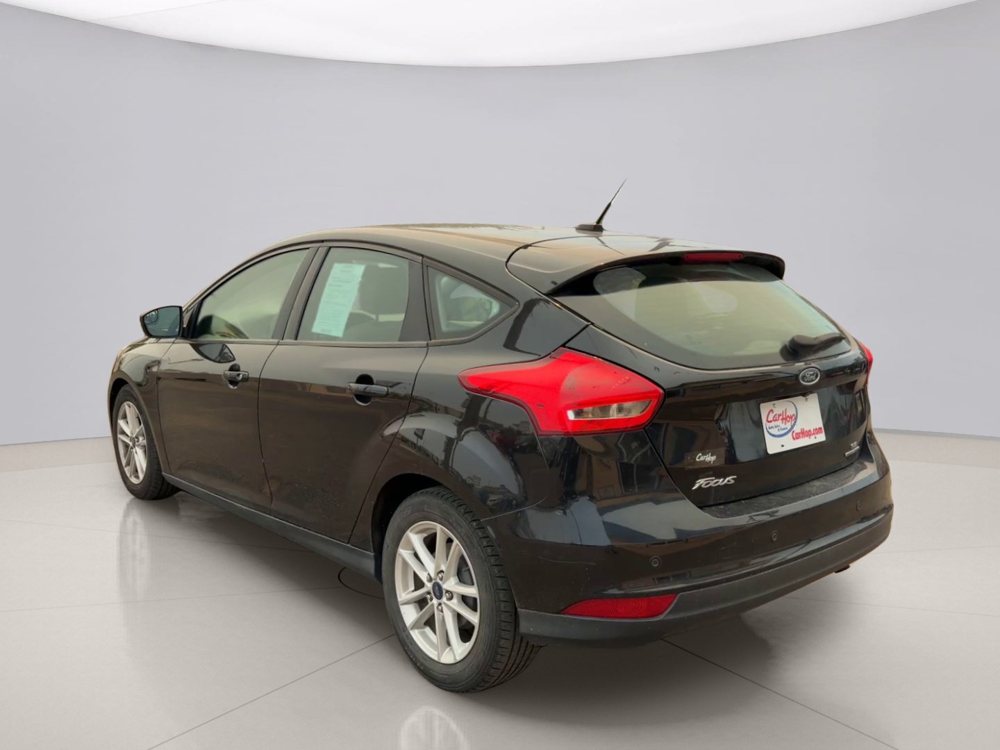 Used 2015 Gray Ford SE HATCHBA image 3
