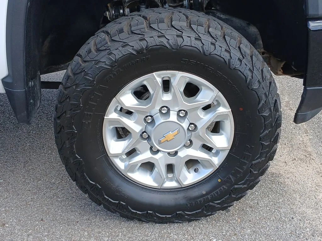 Used 2024 White Chevrolet Custom image 34