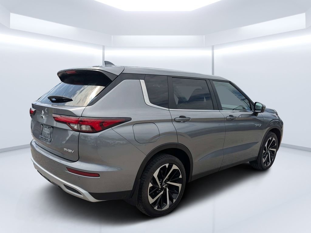 Used 2023 Gray Mitsubishi SE image 3