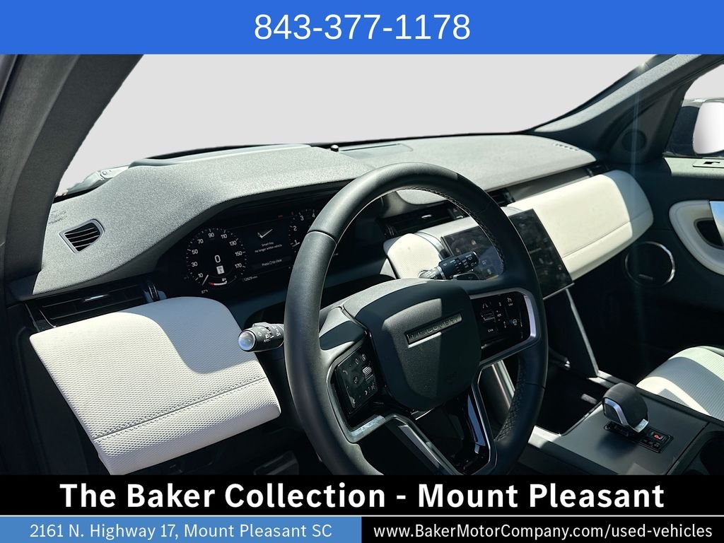 Used 2024 White Land Rover SE image 9