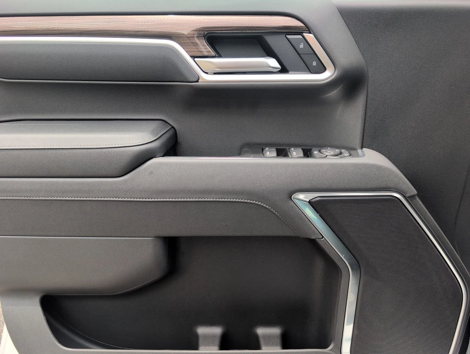 2026 Chevrolet Silverado 1500 LT - Photo 15