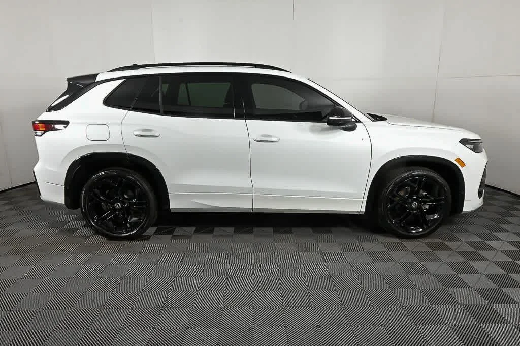 New 2026 Opal White w/Deep Black Roof Volkswagen SE R-Line Black image 2