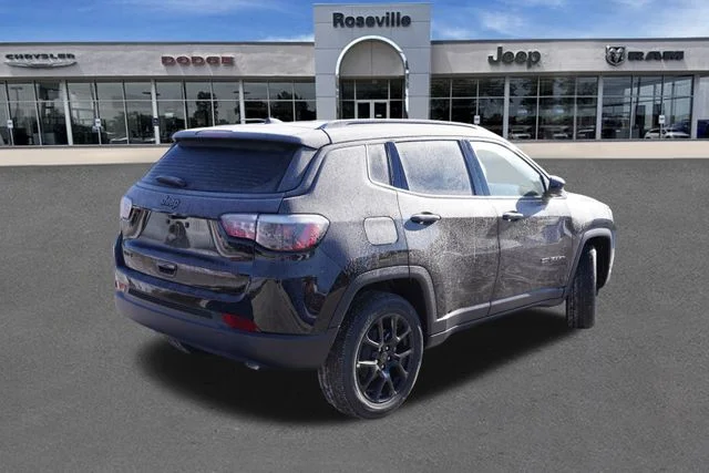 New 2026 Diamond Black Crystal Pearlcoat Jeep Latitude image 3