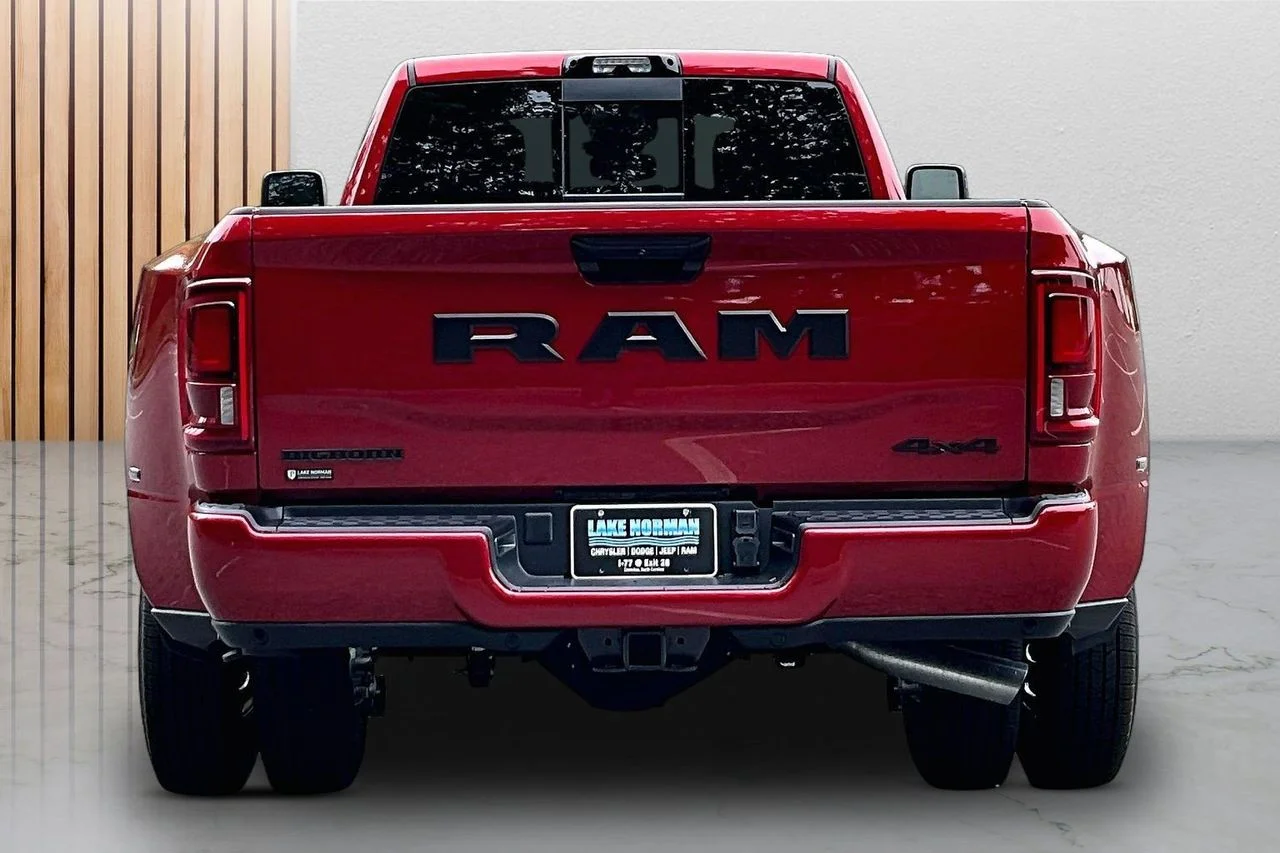 New 2026 Molten Red Pearl-Coat Exterior Paint RAM Big Horn image 8