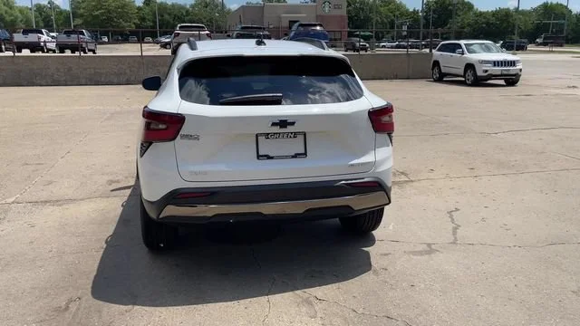 New 2026 Summit White Chevrolet ACTIV image 7