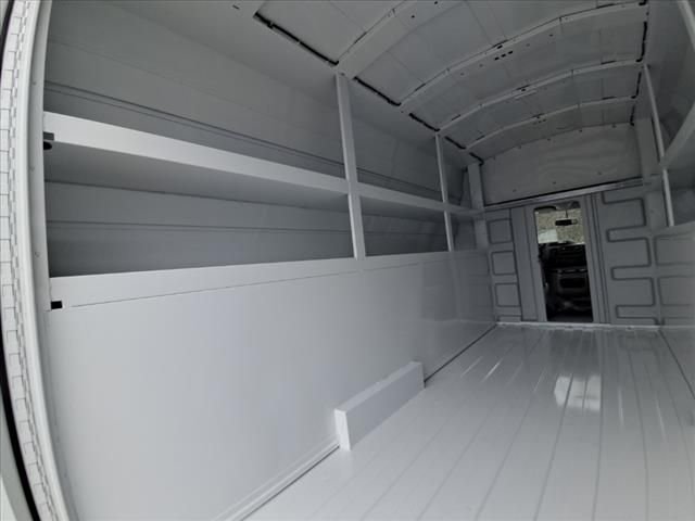 New 2025 Oxford White Ford E-350 SRW image 21