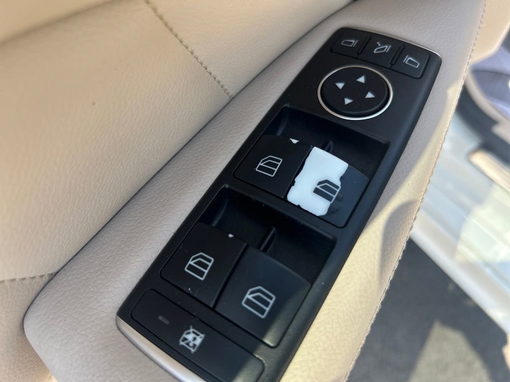 Used 2016 White Mercedes-Benz 4MATIC® image 19