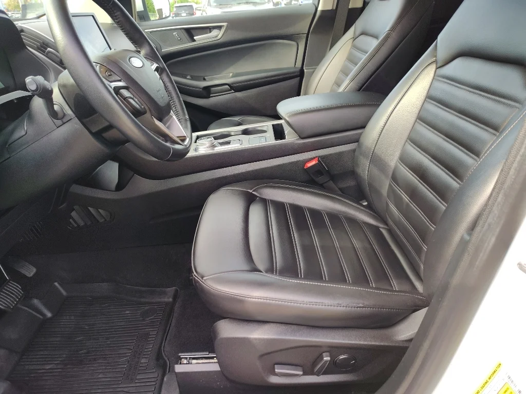Used 2024 Oxford White Ford SEL image 27