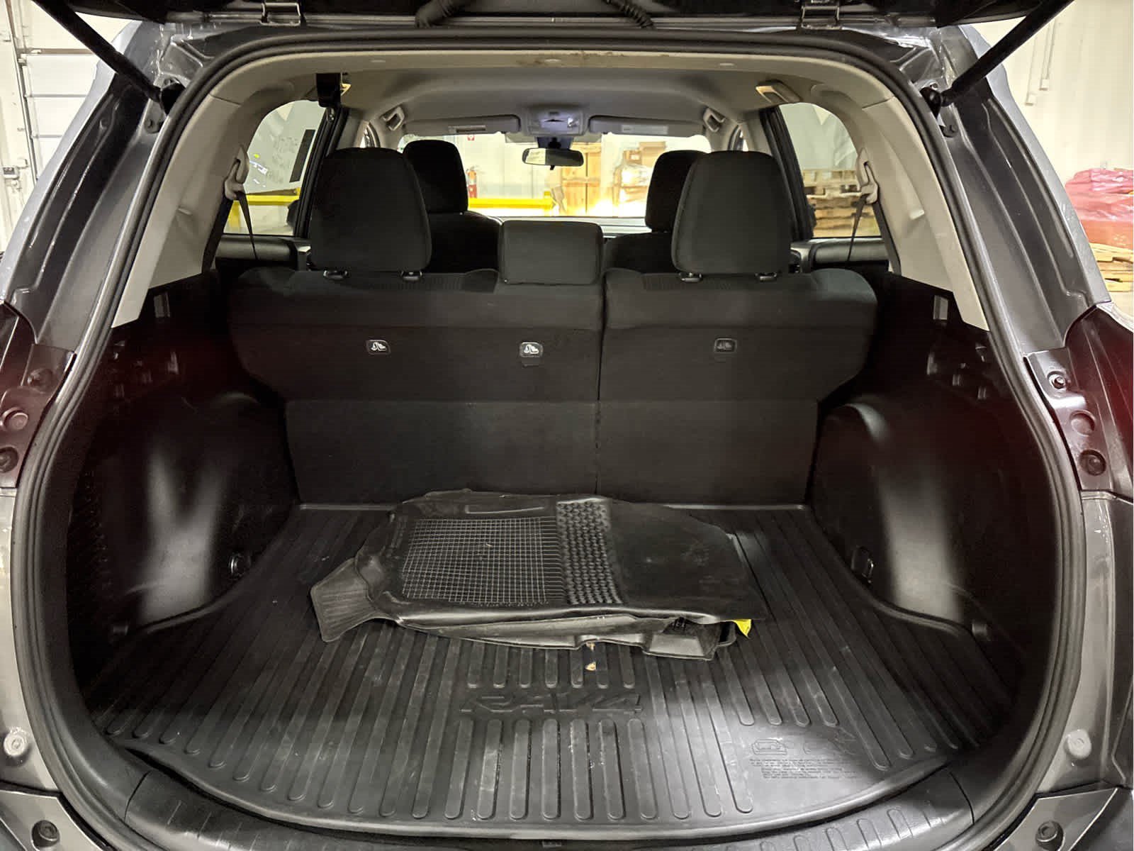 Used 2018 Magnetic Gray Metallic Toyota LE image 7