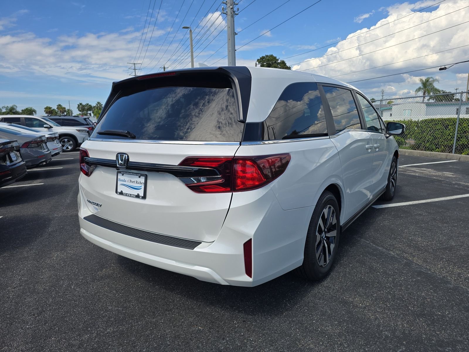 New 2026 Platinum White Pearl Honda EX-L image 4