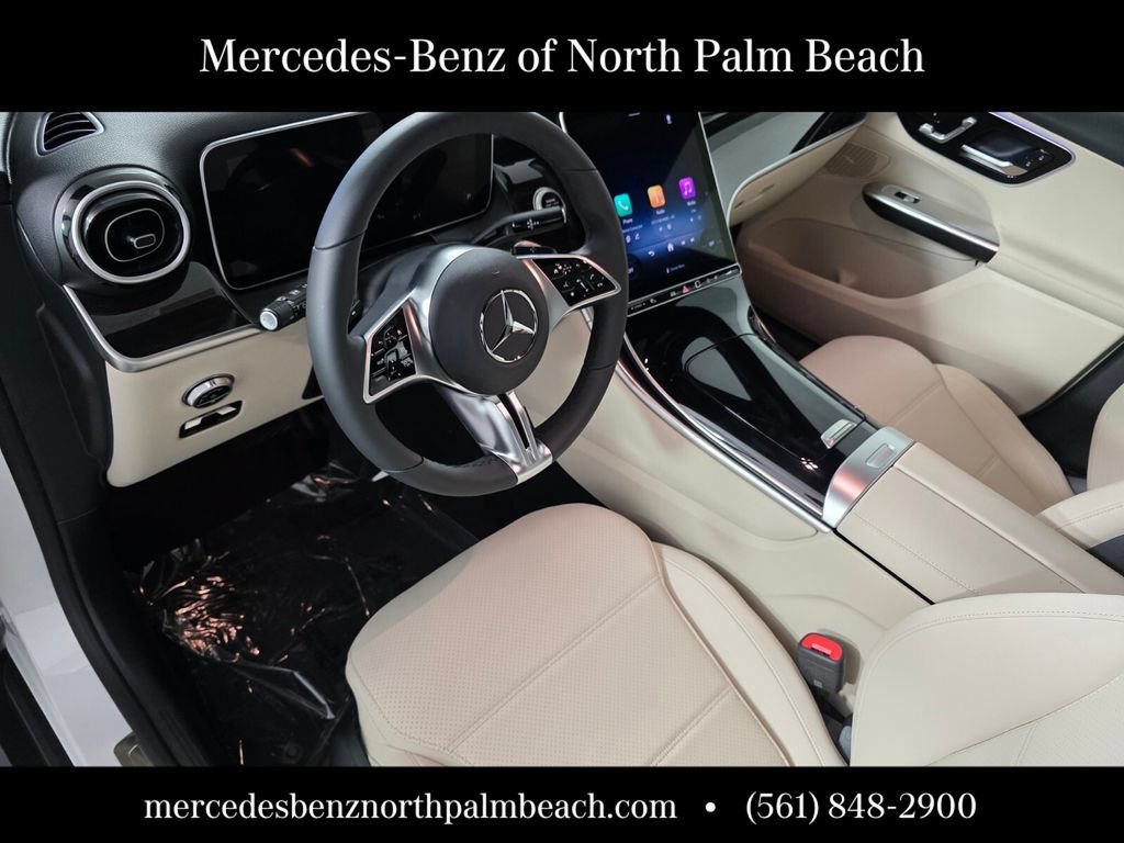 New 2026 MANUFAKTUR Moonlight White Metallic Mercedes-Benz GLC 300 image 37