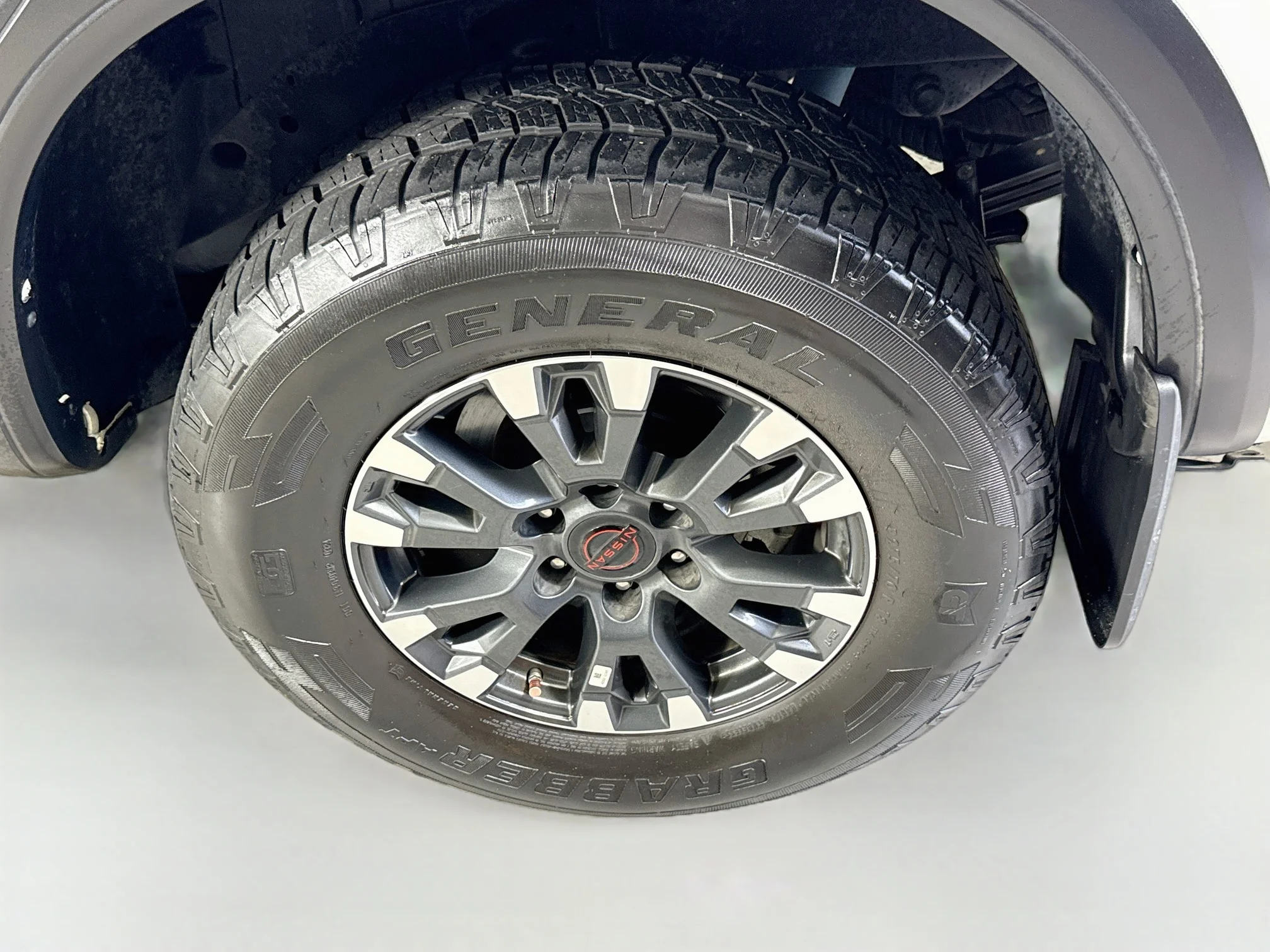 Used 2024 Glacier White Nissan PRO-4X image 31