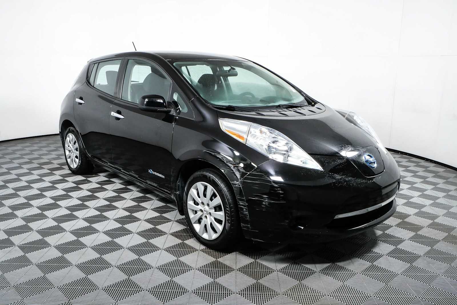 2017 Nissan Leaf S's photo