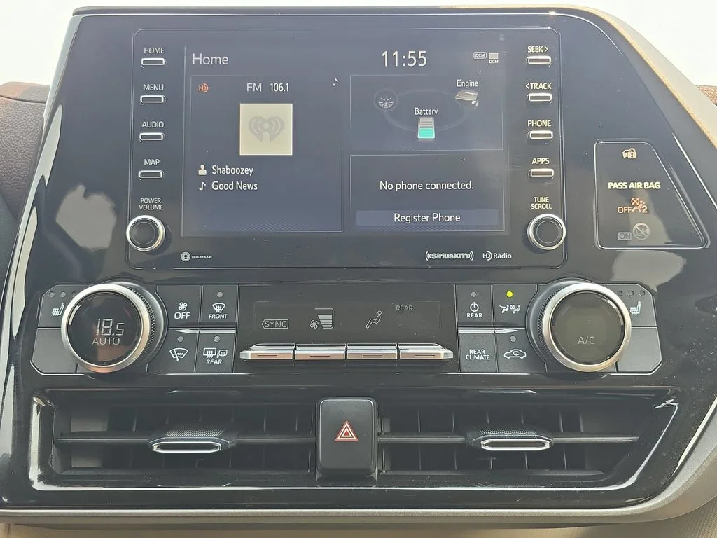 Used 2021  Toyota XLE image 28